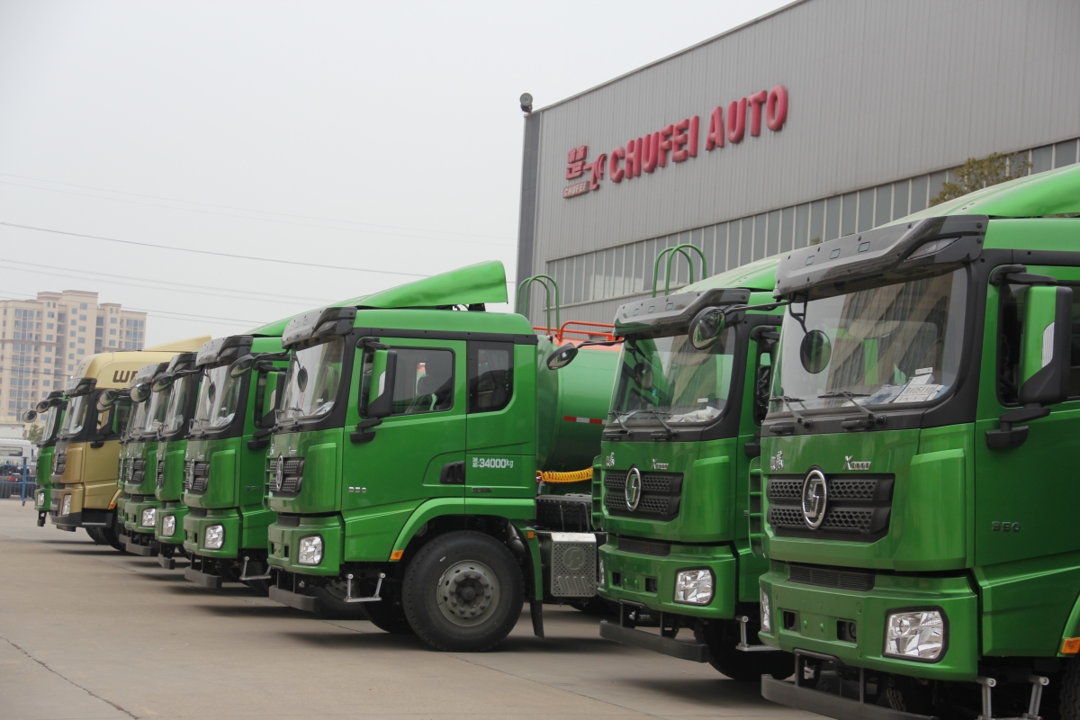 新年新氣象，2018年首批批量訂單30臺新型泥漿半掛運輸車